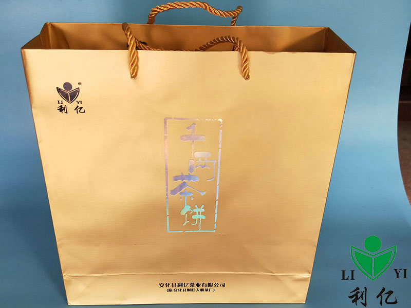 安化(huà)千兩茶餅金(jīn)色禮盒1